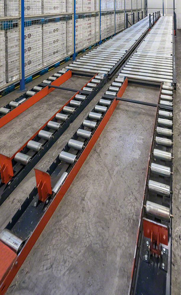 El sistema de precargas reagrupa los pallets de un mismo pedido o ruta y agiliza la operación de carga en los camiones de distribución