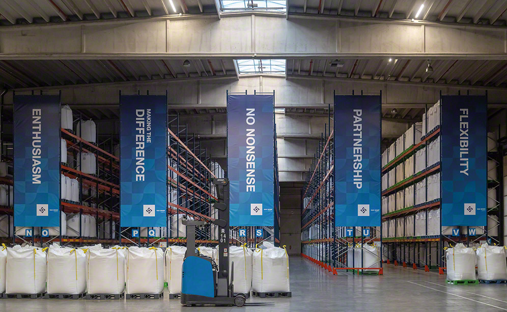 El depósito de Van Moer ofrece una capacidad de almacenaje para 15.345 pallets